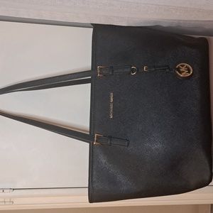 Michael Kors Black Leather Shoulder Bag /Gold Hardware NEW Excellent Cond.